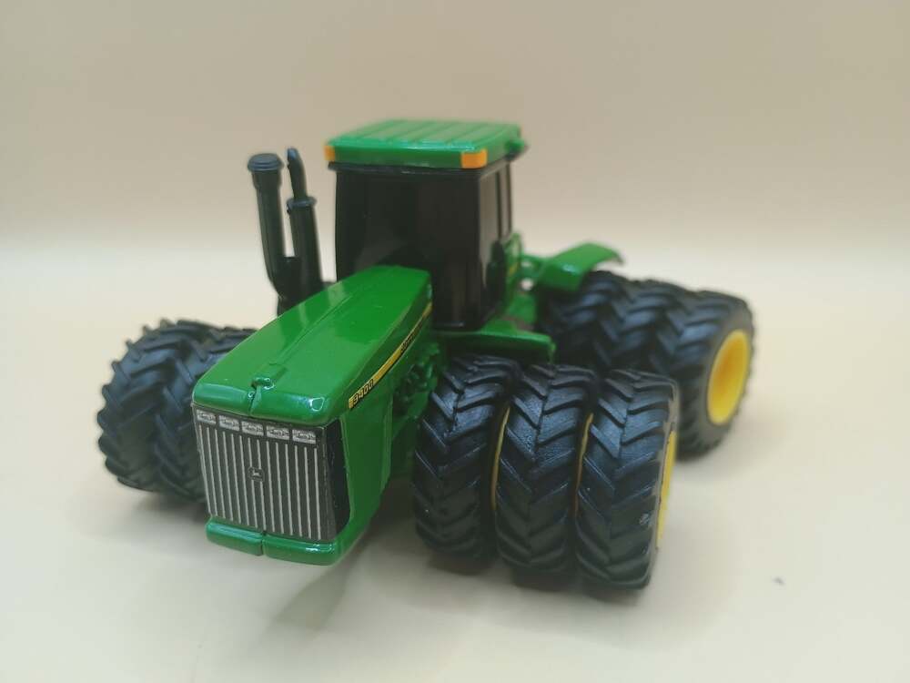 VTG ERTL John Deere 9400 Toy Tractor 4WD W/ Triples 1/64th Scale 2002 Die-cast.